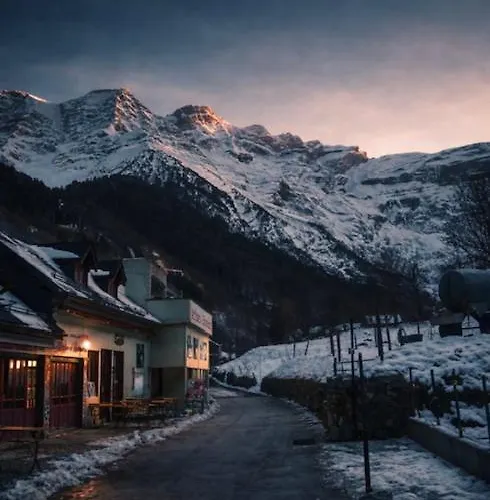 Les Gentianes Apartment
